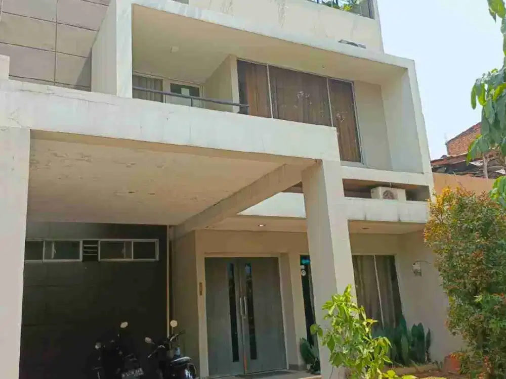 DIJUAL RUMAH SIAP HUNI DI RAFLESS HILL CIBUBUR 3 LANTAI DENGAN ROOFTOP