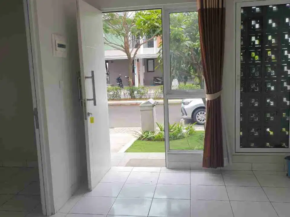 Disewakan Rumah Mainroad Dayana Juwita Summarecon Bandung 2 Lantai | 2 KT Siap Huni