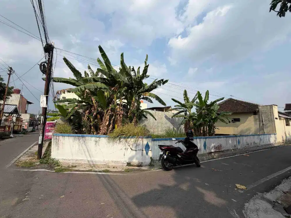 tanah pekarangan dekat jl. adisucipto colomadu dekat RM Taman Sari