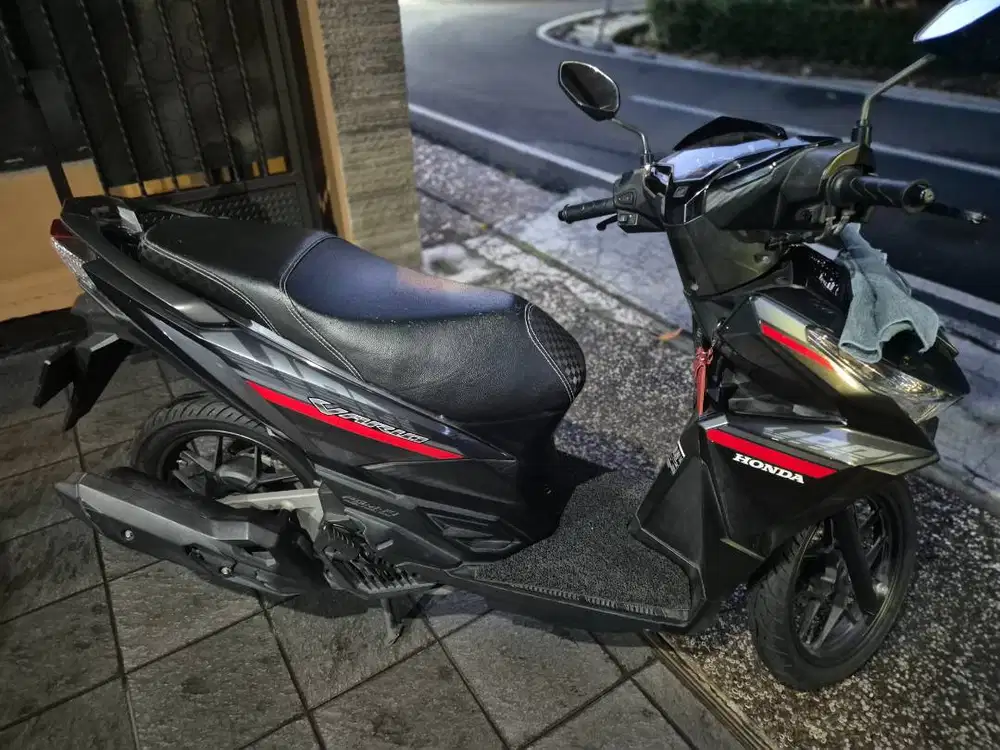 Honda Vario new led 125 cbs sporty black low km nego