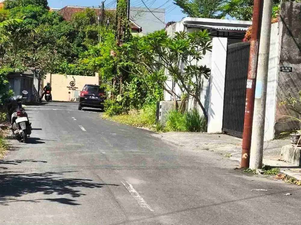 RUMAH 2 LANTAI DI PUSAT KOTA RENON