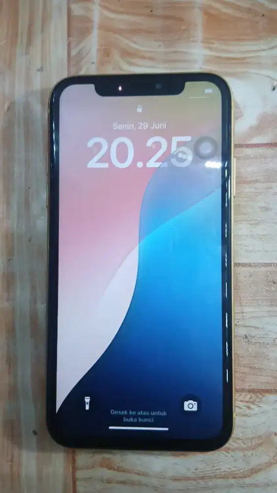 Iphone xr 64gb second inter warna kuning