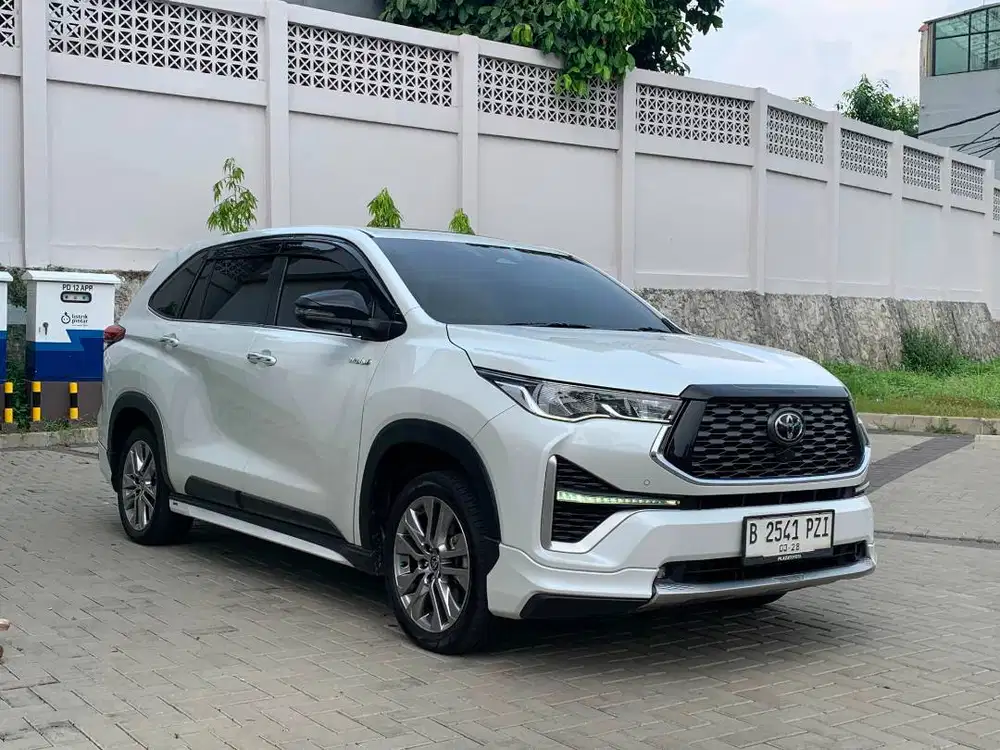 Zenix 2.0 Q Hybrid Modelista AT 2023 Pajak Panjang Mulus Siap Pakai