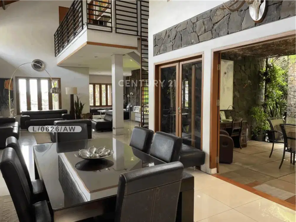 Rumah Semi Furnished 3 Lantai Tanah Luas Di Dago Pakar Bandung