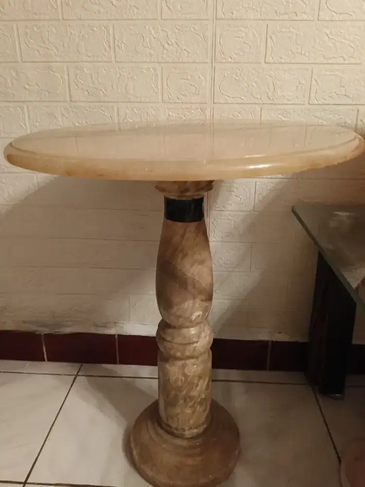 Meja antik marmer
