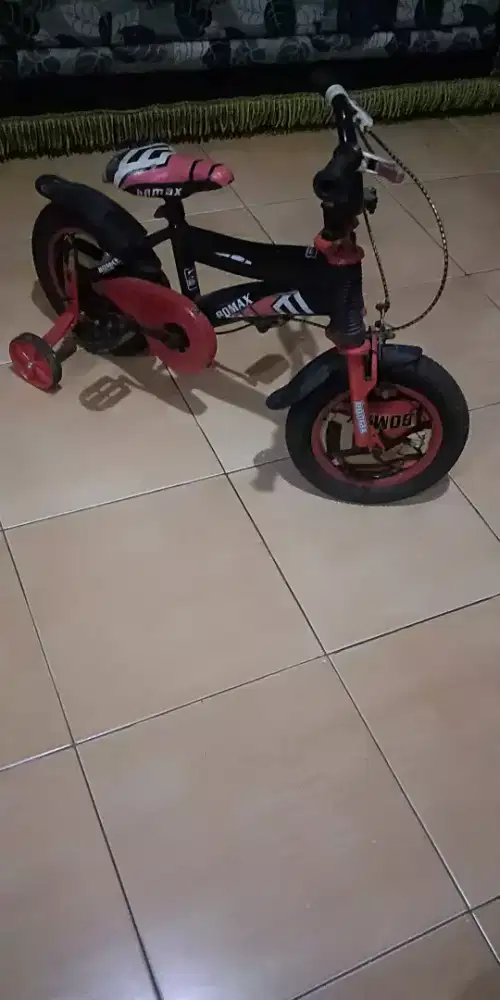 Sepeda anak merk bomax