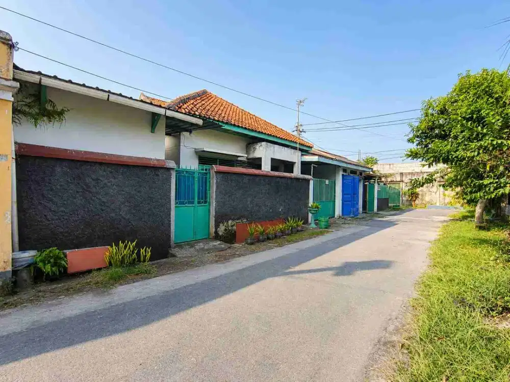 rumah kost lama dekat kampus UMS luasan 147meter dikarangasem