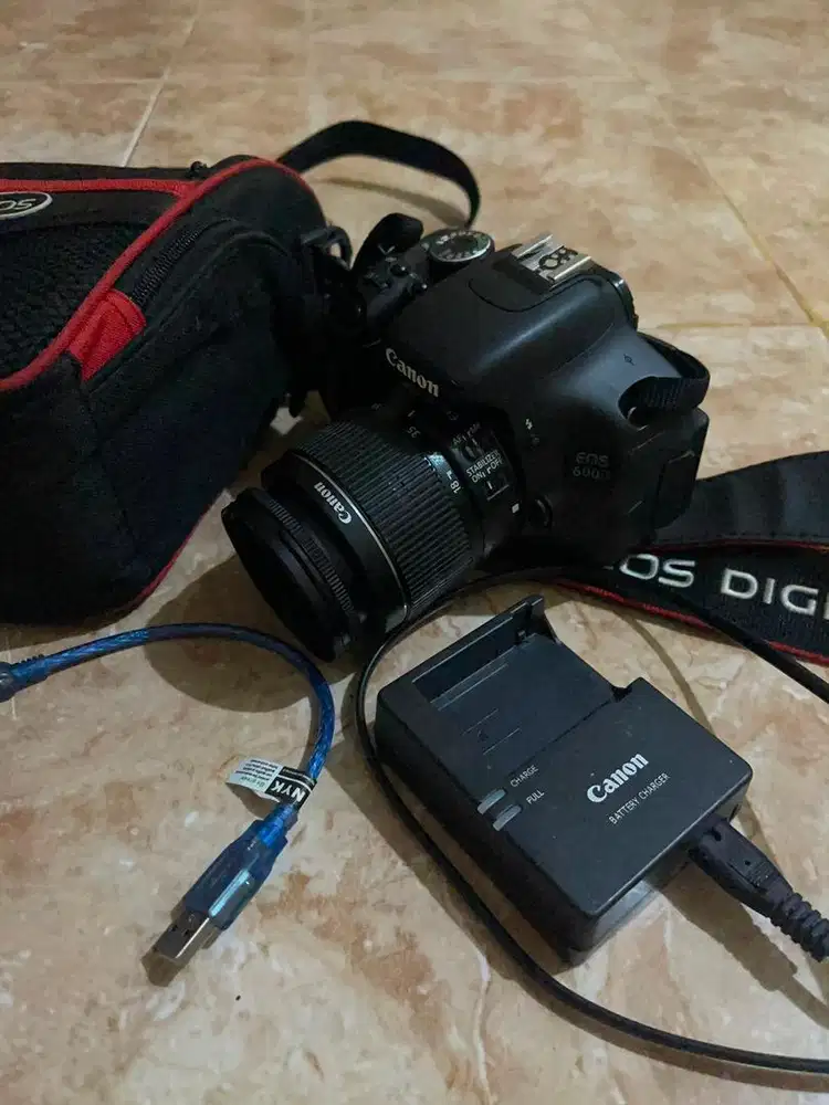 Kamera DSLR CANON 600D