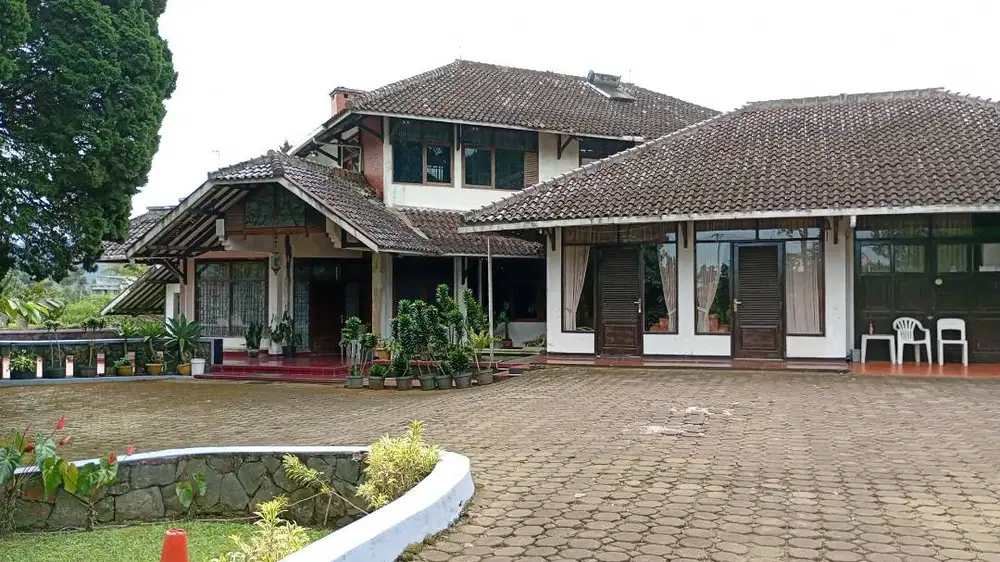 Dijual Villa yang Asri di daerah wisata yang sejuk dan tenang