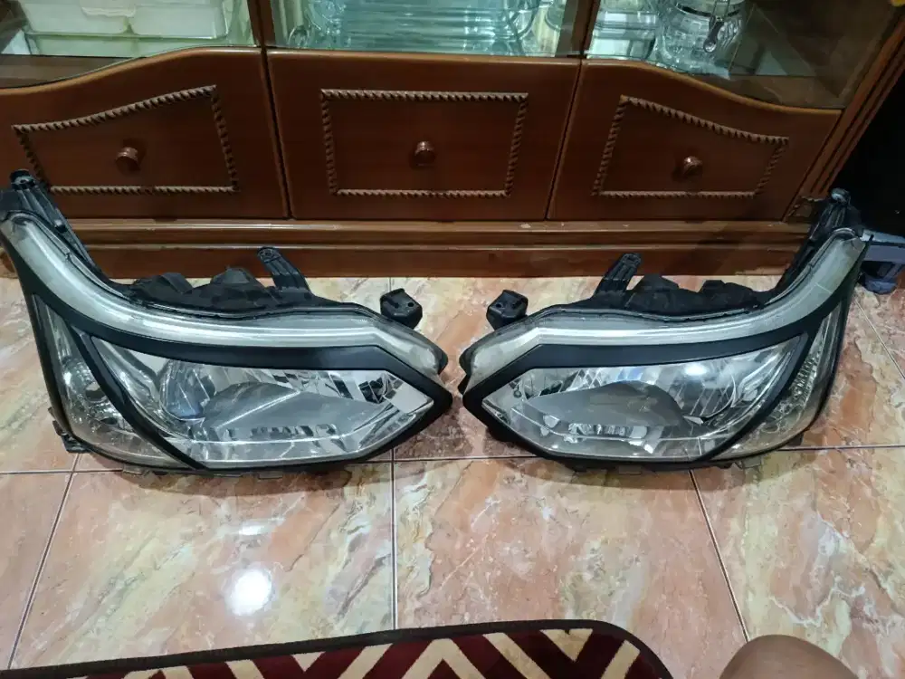 Head lamp Avanza 2018 original
