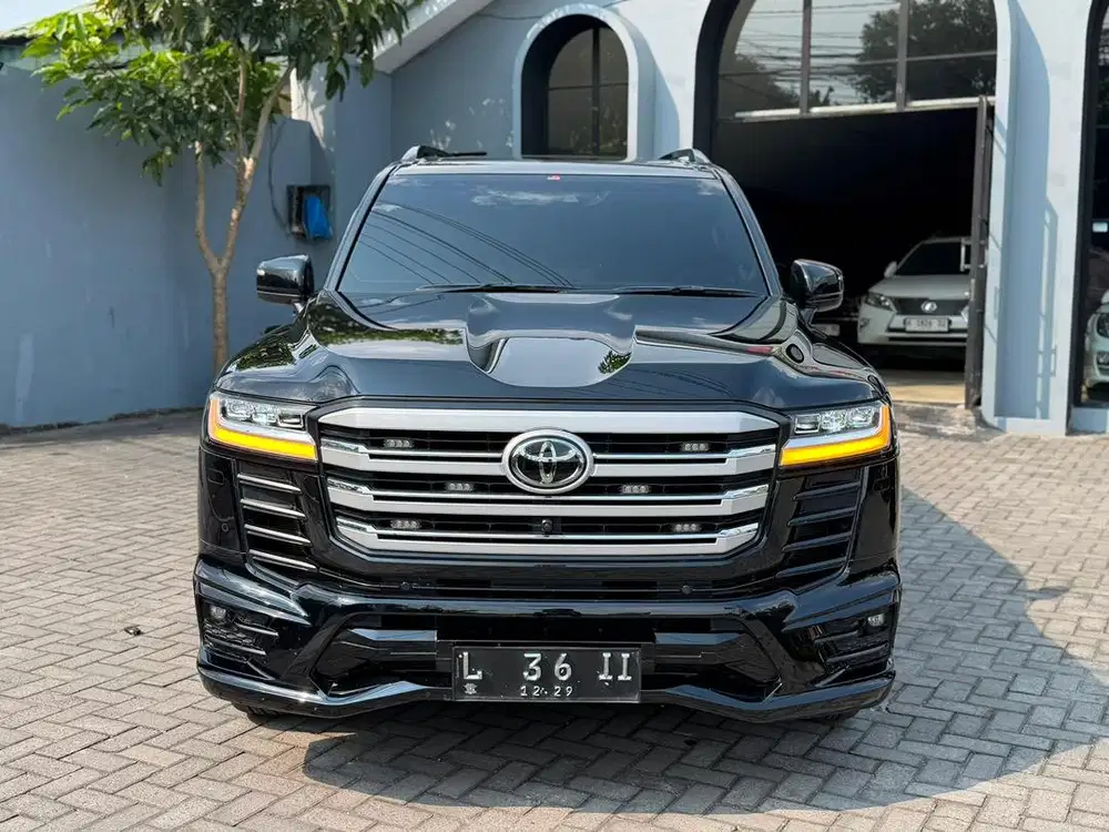 KM 18 Ribu Landcruiser VXR 300 2024 AT