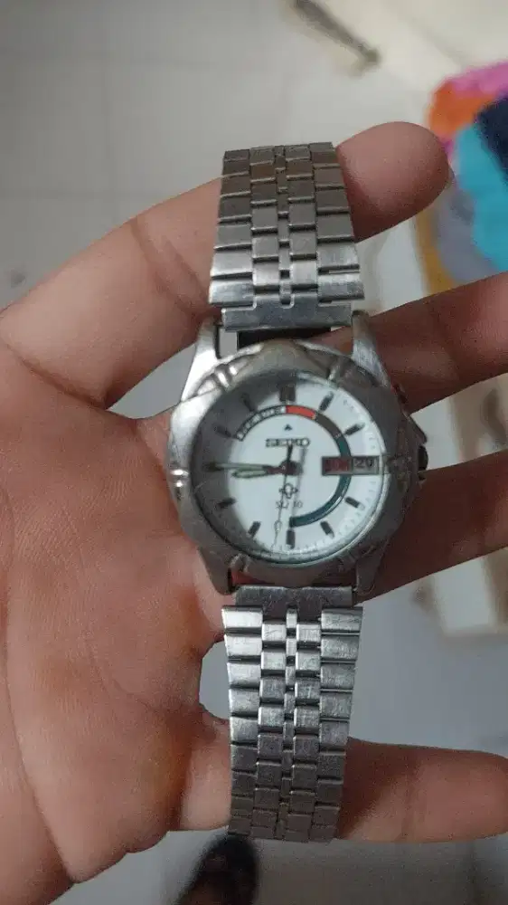 Jam tangan merk seiko