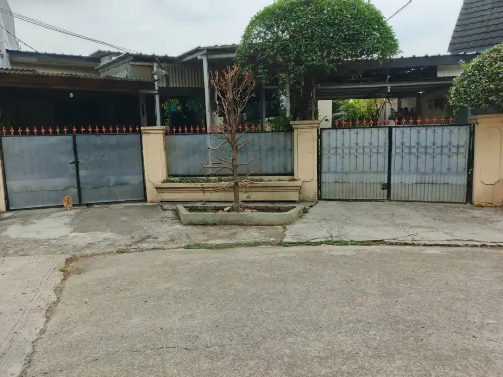 Dijual rumah siap huni. Depan taman  komp TNI -AU  Kebantenan Indah