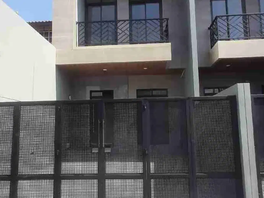 Dijual Rumah Baru Clasic Modern Dua lantai
Daerah Arcamanik Bandung