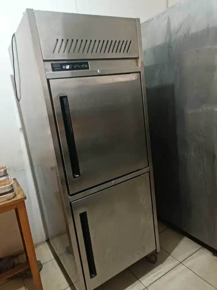 Upright freezer Gea