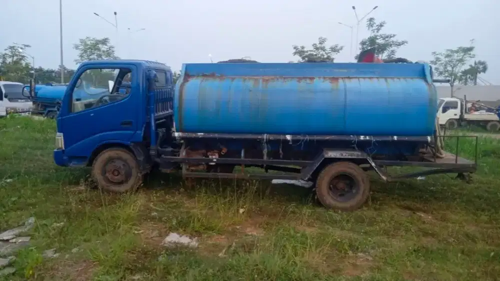 Truk tangki  air