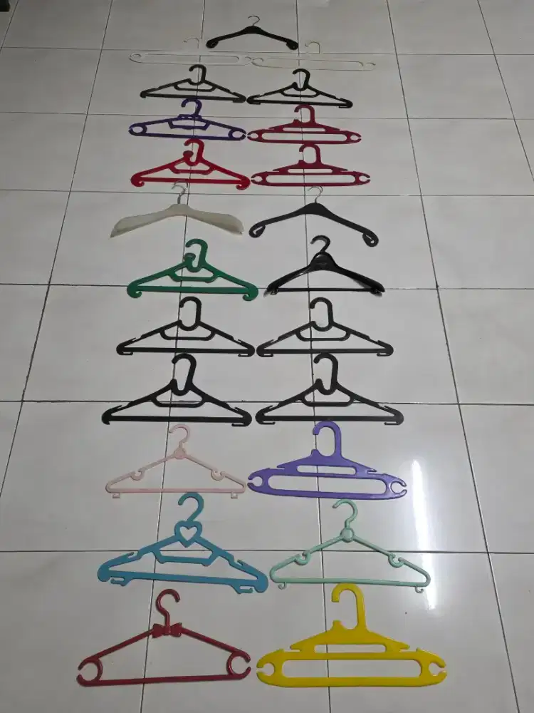 Jual se Paket 21 Gantungan Hanger Pakaian Baju Jas Kaos Kemeja Jaket