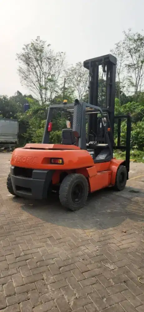 Di jual Toyota 7 ton TRILIF 8 m 2010