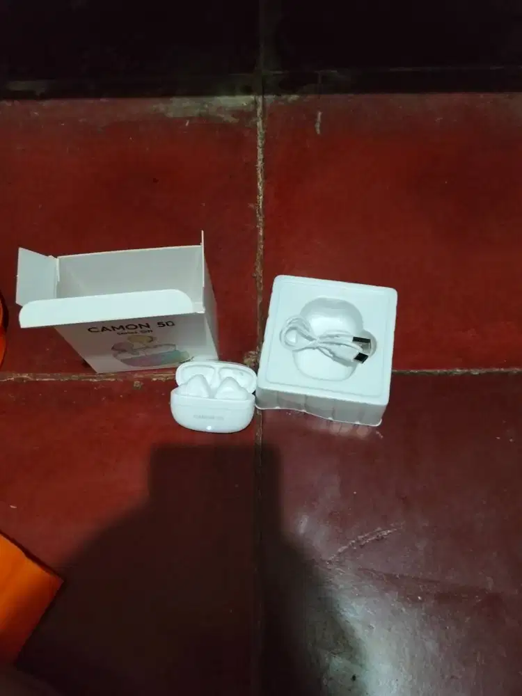 TWS Camon 50 white