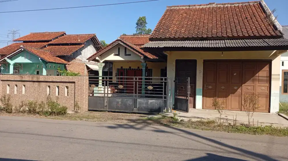 Dijual Tanah dan bangunan lokasi strategis kebasen cindaga