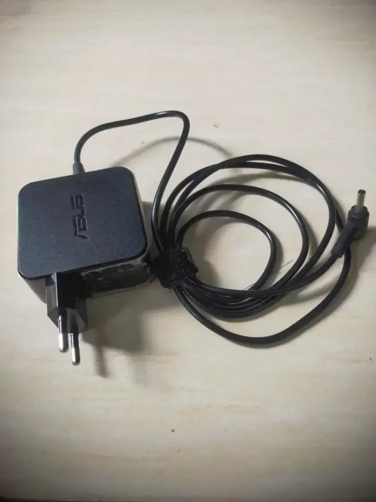 Jual 1unit charger laptop ASUS.