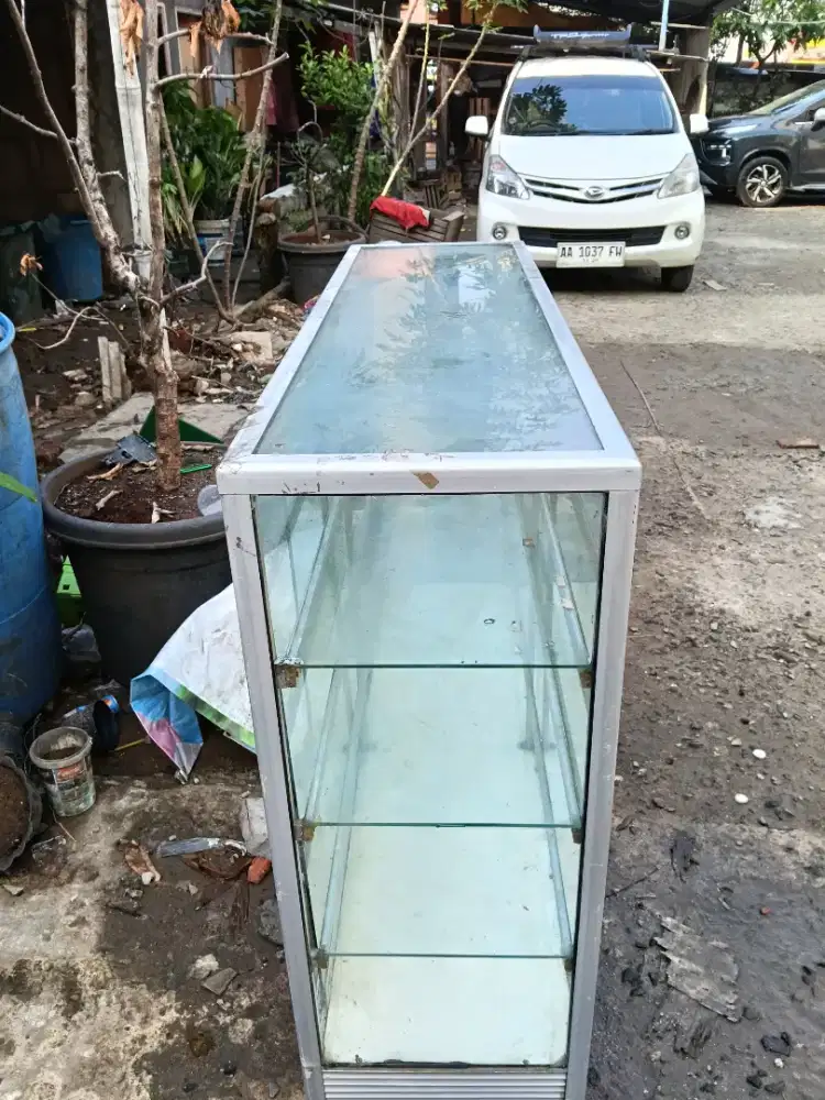Etalase bekas , nego ditempat dan lihat sendiri