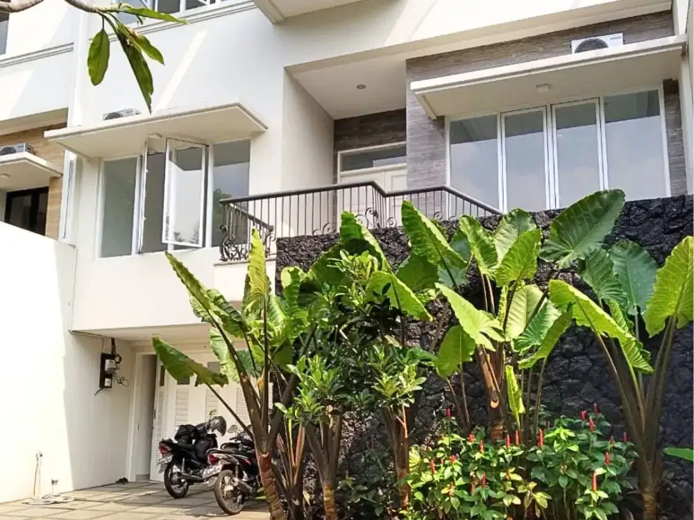 Disewakan Town House Bagus di Area Kemang/Pejaten Jakarta Selatan Std240