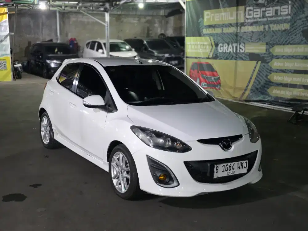 Mazda 2 R Matic 2013 Dp 7 Juta