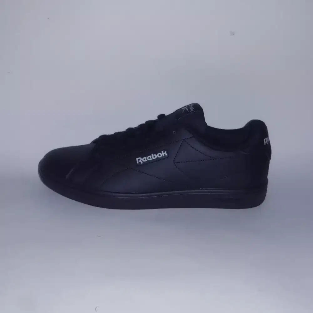 Sepatu Sneaker Reebok
