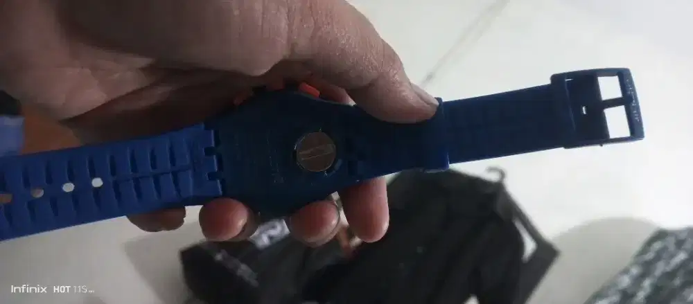 Jam tangan Swatch biru