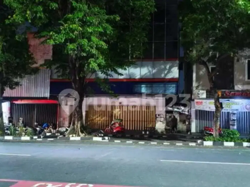 Disewakan Ruko  Super Strategis Lokasi Slamet Riyadi,Solo Luas 261m2