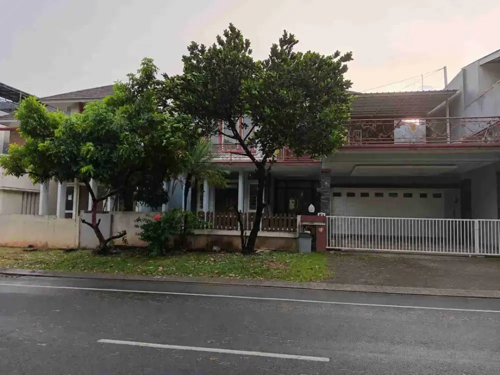 Disewakan Rumah di jalan utama Boulevard Kota Wisata. Cibubur. Bogor