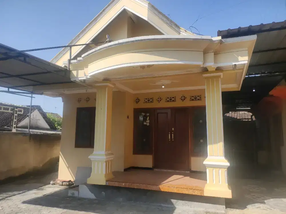 Rumah siap huni halaman luas