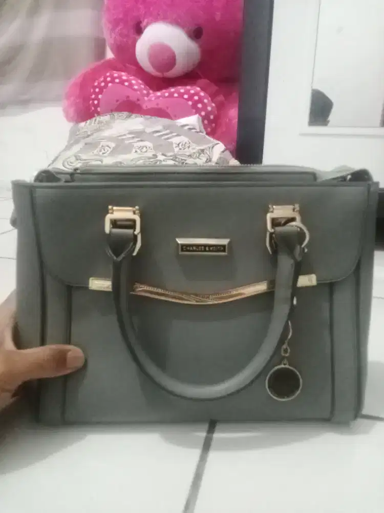 Cuci gudang tas wanita