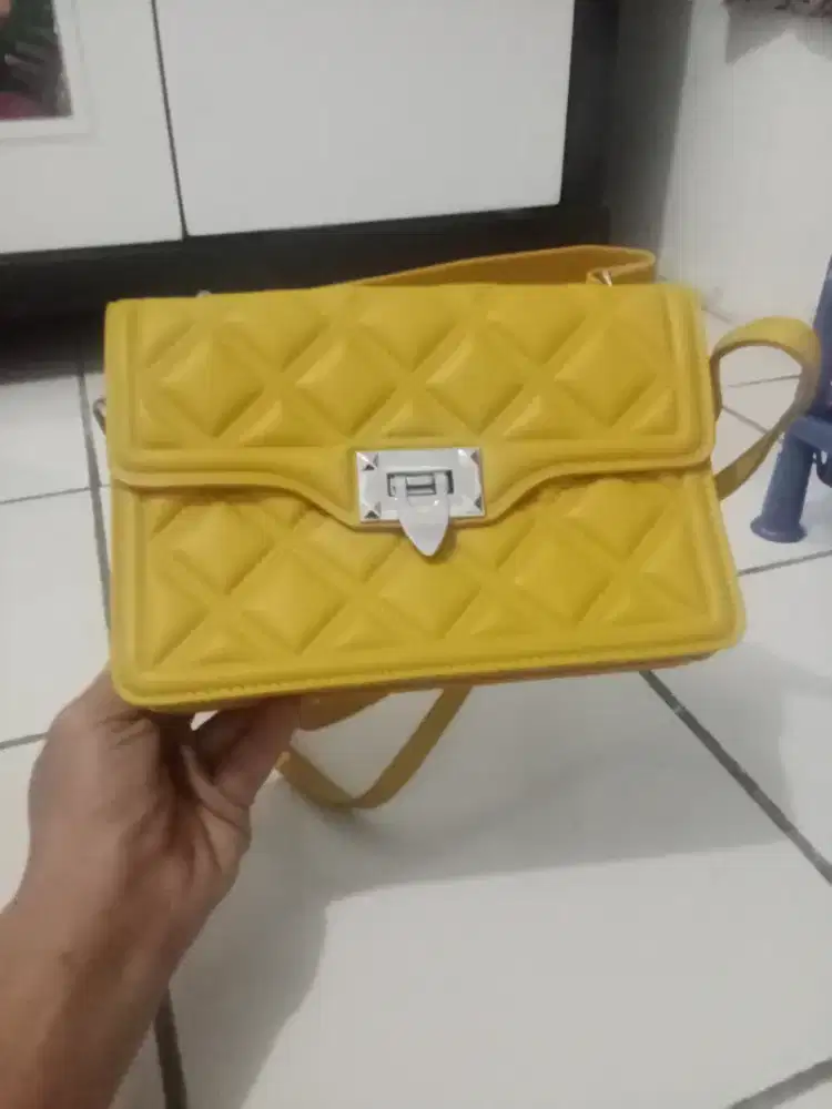 Tas selempang untuk wanita
