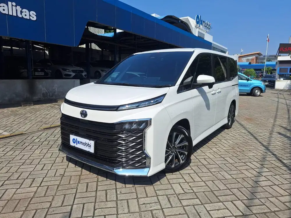 TDP 1 JUTA Toyota Voxy 2.0 Bensin-AT 2022 Putih CFKMB