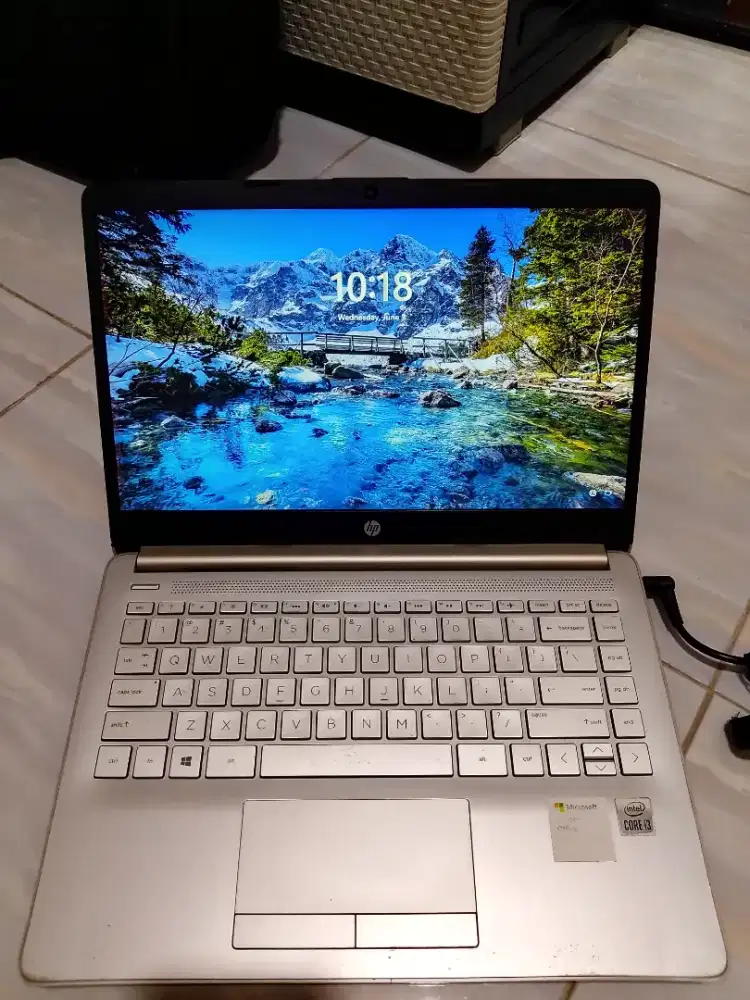 Jual LAPTOP HP CORE i3 cocok untuk kuliah/kerja.
