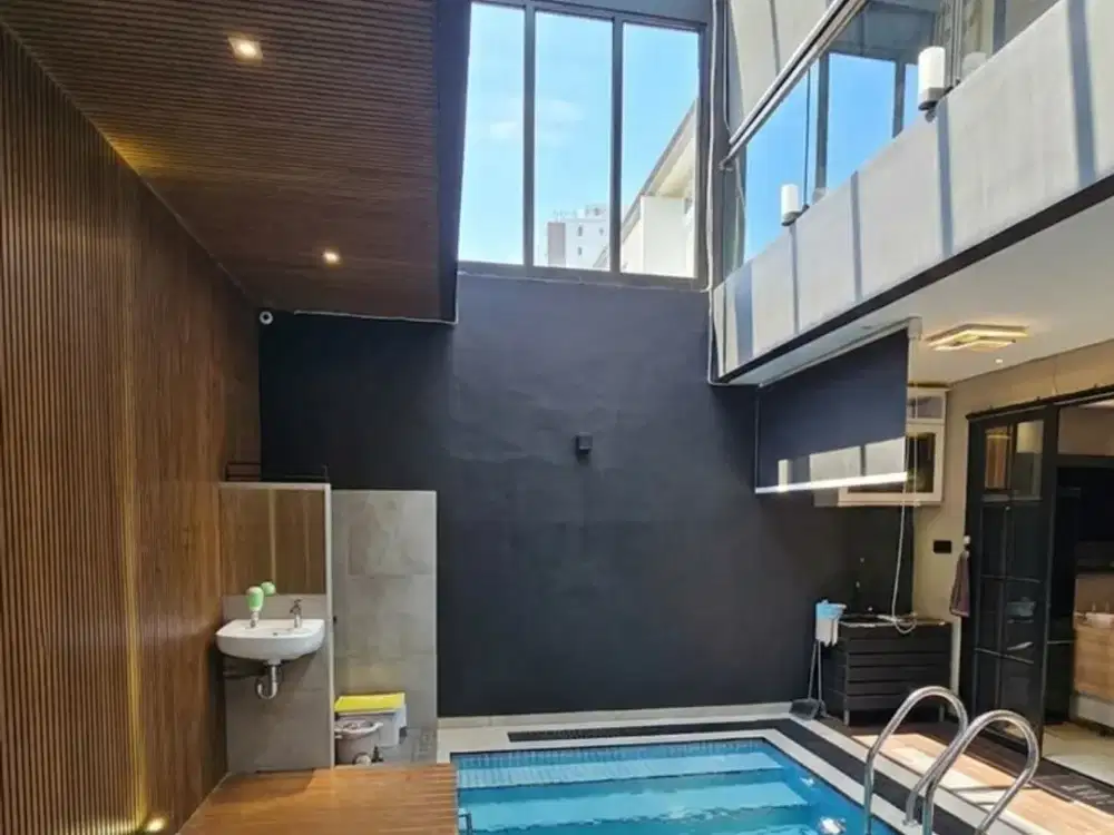TURUN HARGA DIJUAL RUMAH   PASTEUR BERKOLAM RENANG PRIBADI
