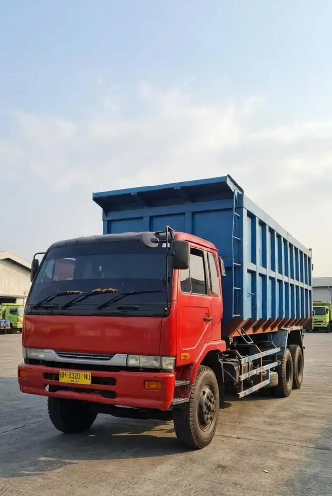 Mekanik DumpTruck Tronton