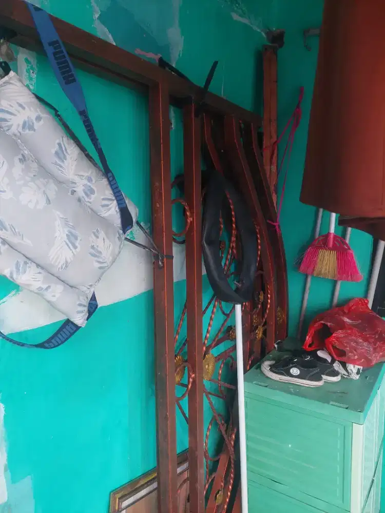 Ranjang tempat tidur besi