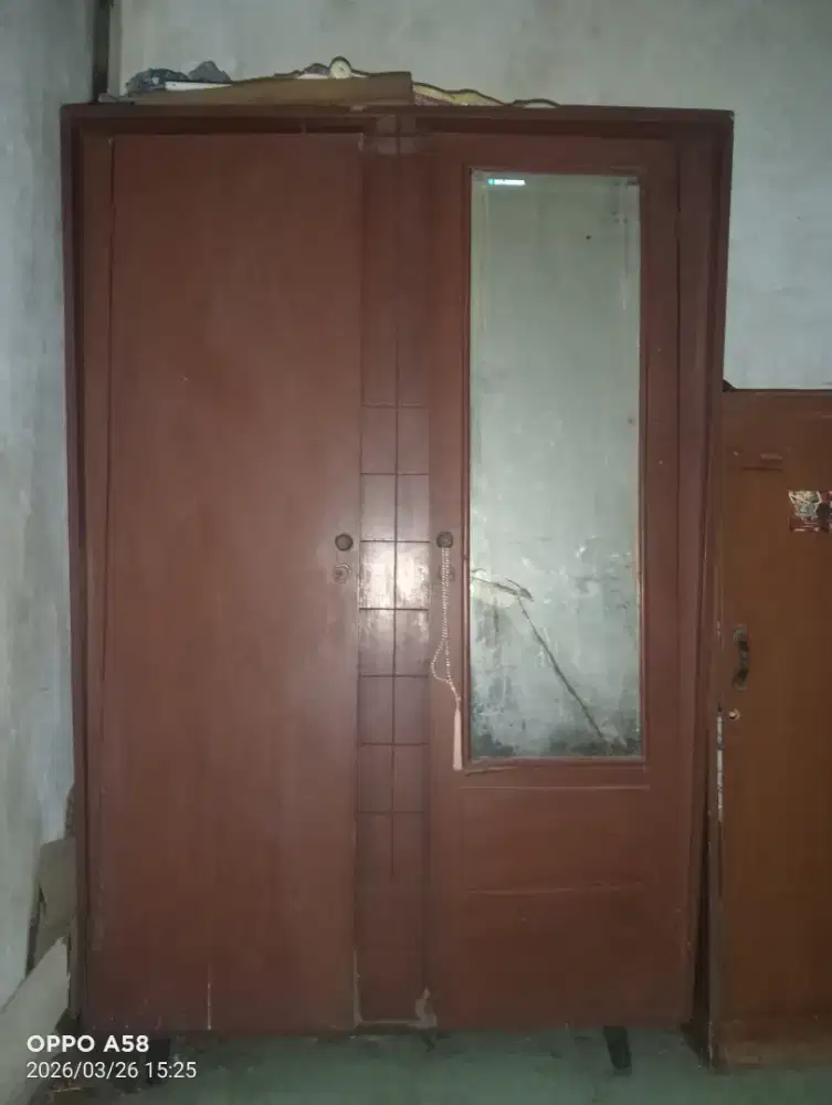 Lemari pakaian jati
