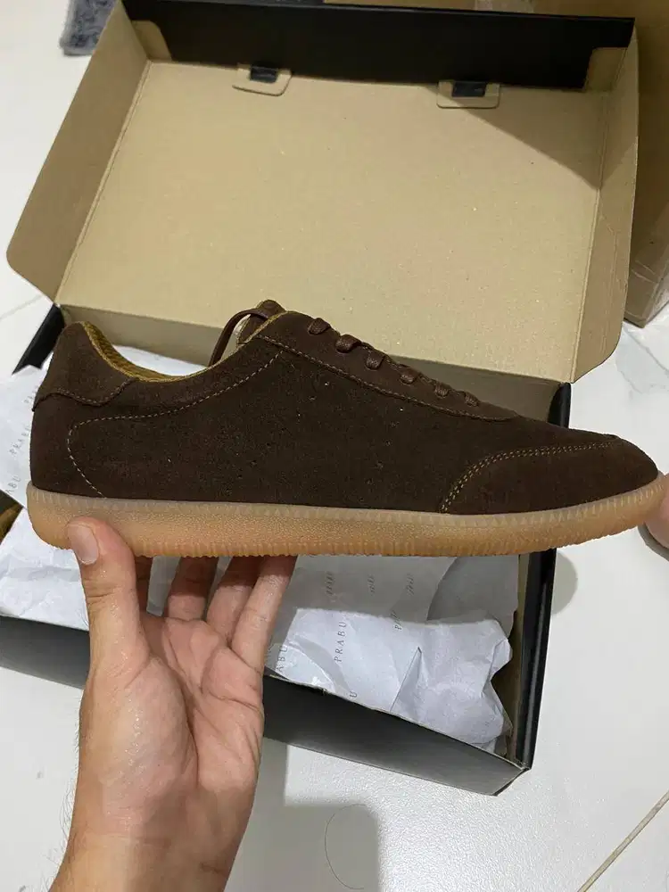 Sepatu Sneakers Pria Suede BNIB | Jual Cepat