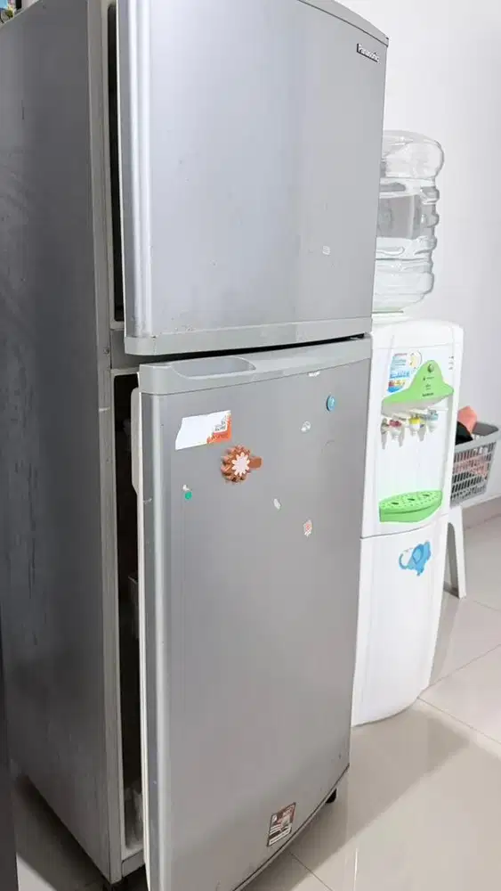Lemari es Panasonic 2 Pintu
