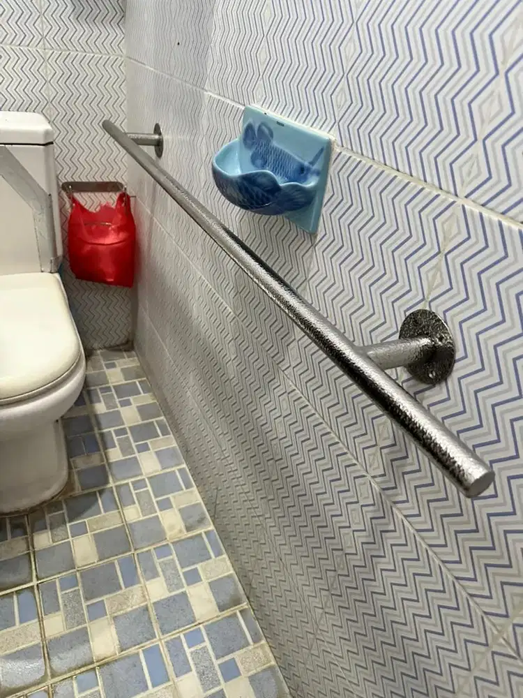 HANDLE / PEGANGAN PINTU, HANDLE / PEGANGAN DI KAMAR MANDI