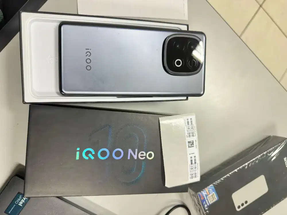 IQOO NEO 10 16/512 GB
