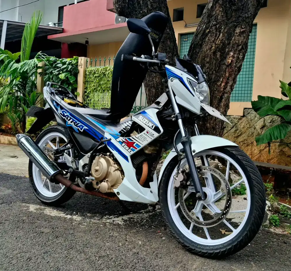 Suzuki satria fu150 scd2 FL tahun 2013 putih hitam