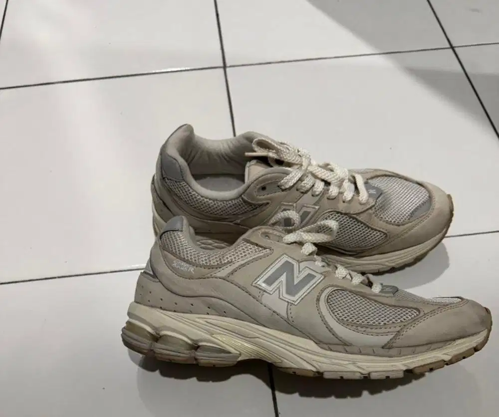 Sepatu New Balance 2002R Size 41