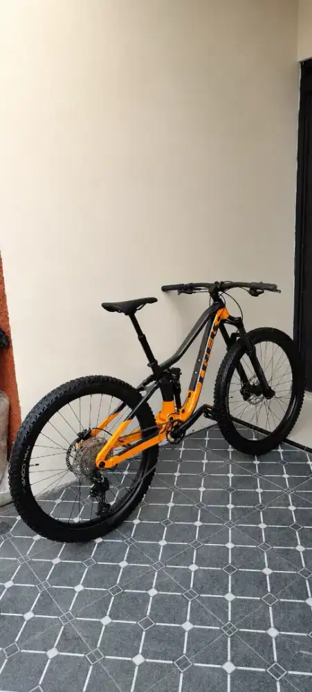 SEPEDA TREK FUEL EX 5 GEN 5 2023