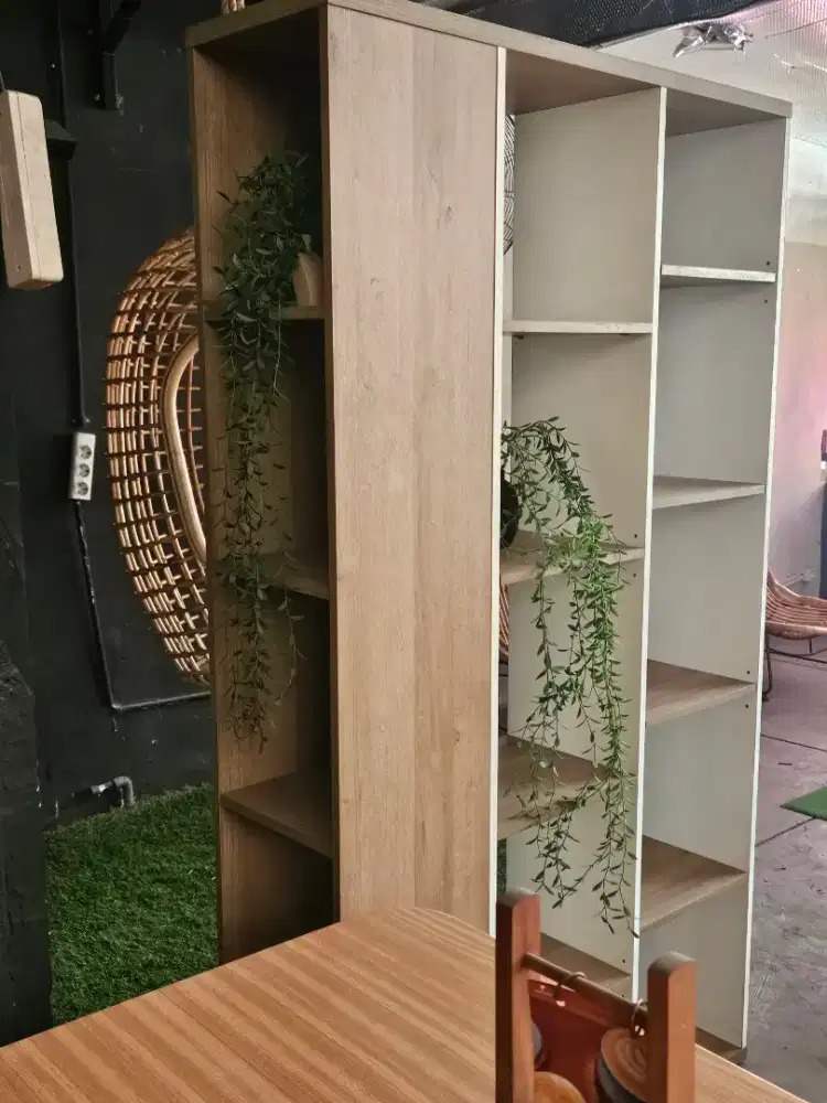 Rak Buku / Lemari Pajangan
