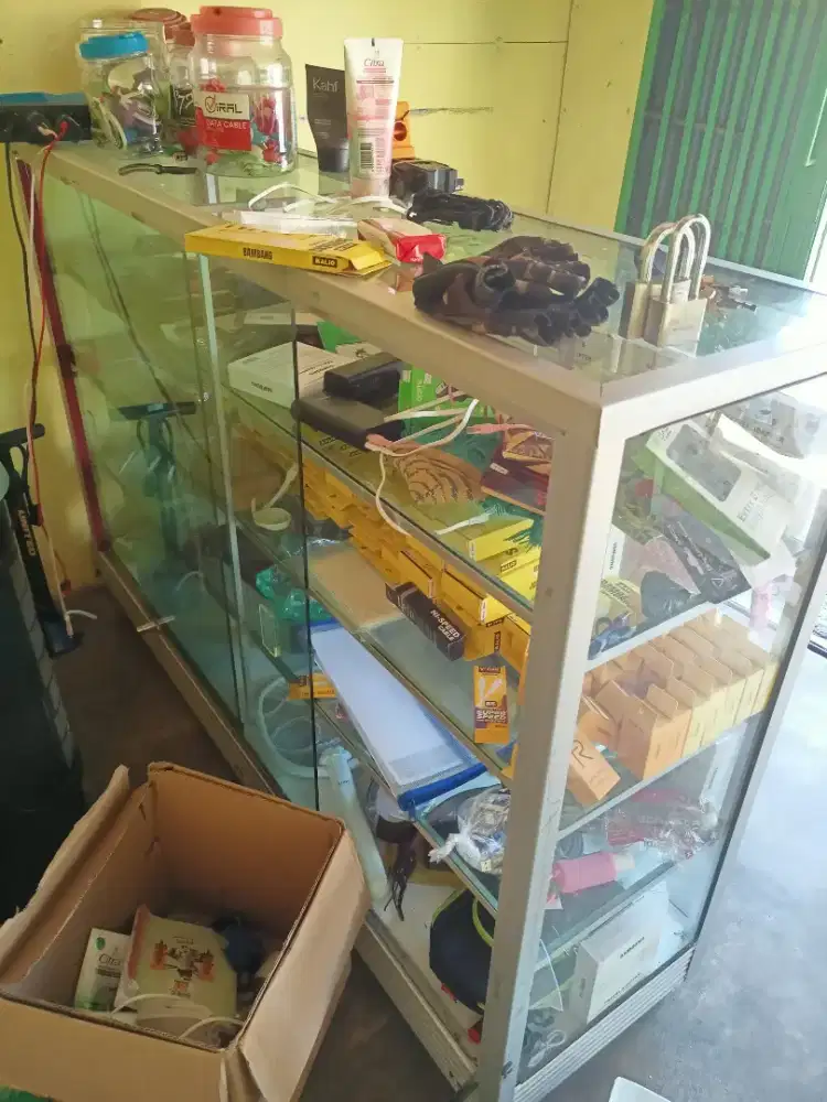 ETALASE KACA 1,5 M
